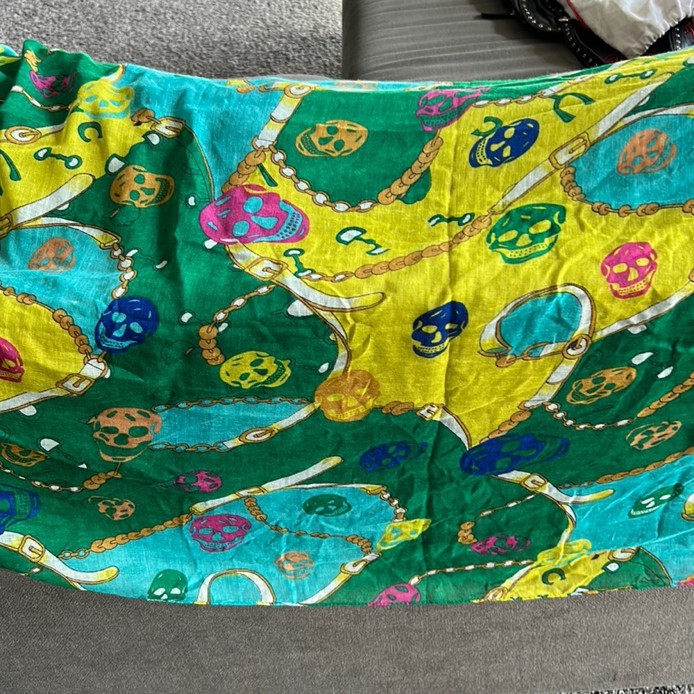 Skull scarf made 100% viscose